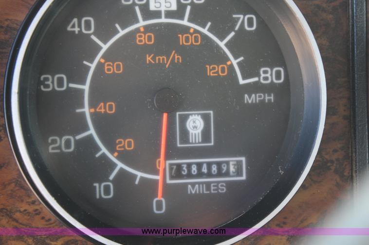 image for item H6831 1987 Kenworth T600A dump truck