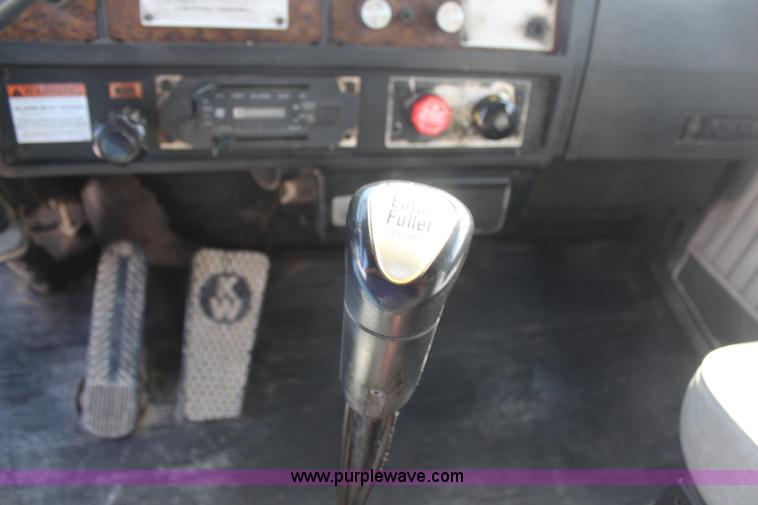 image for item H6831 1987 Kenworth T600A dump truck