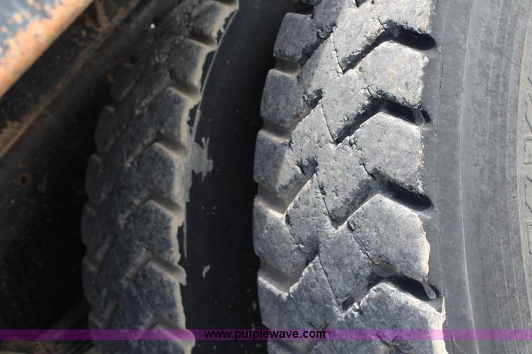 image for item H6831 1987 Kenworth T600A dump truck