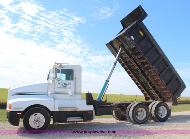 image for item H6831 1987 Kenworth T600A dump truck