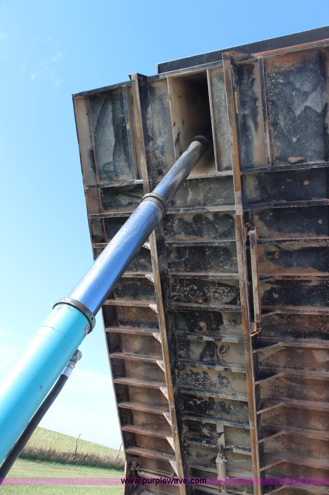 image for item H6831 1987 Kenworth T600A dump truck