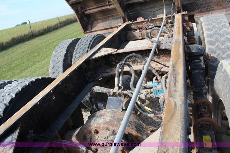 image for item H6831 1987 Kenworth T600A dump truck