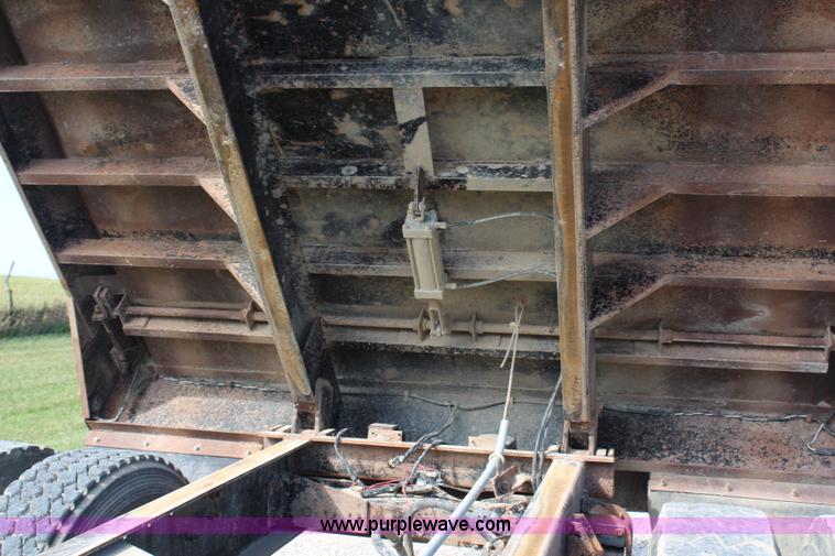 image for item H6831 1987 Kenworth T600A dump truck