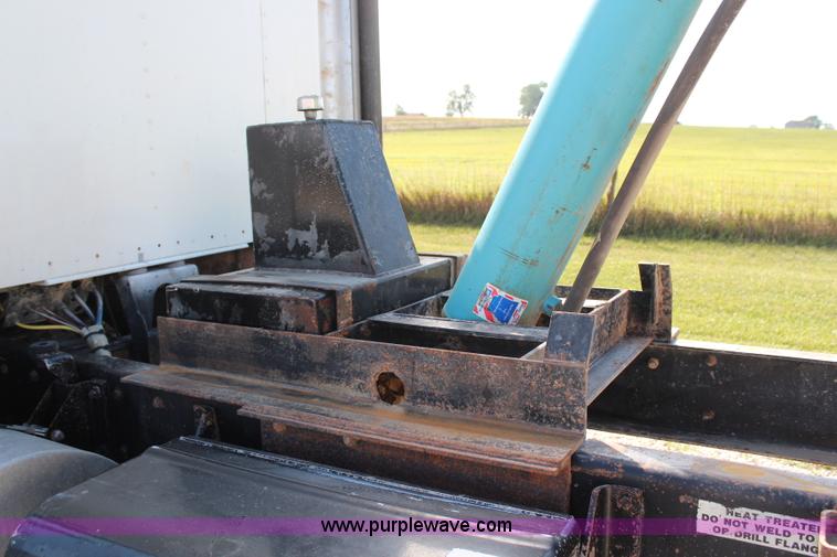 image for item H6831 1987 Kenworth T600A dump truck