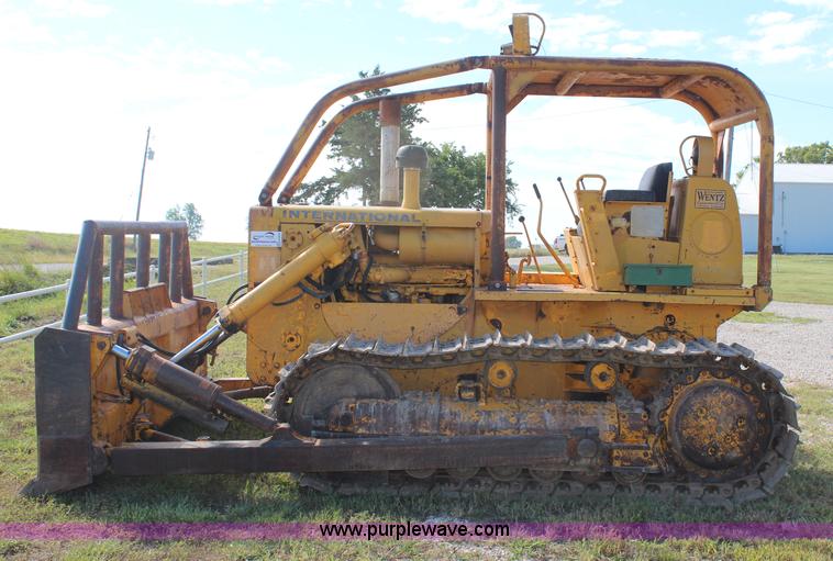 image for item H6838 1972 International TD15 dozer