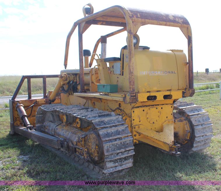 image for item H6838 1972 International TD15 dozer