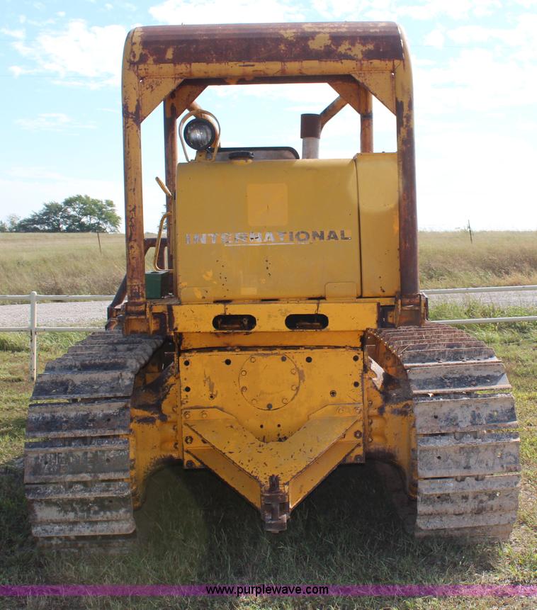 image for item H6838 1972 International TD15 dozer