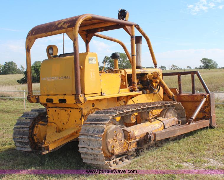 image for item H6838 1972 International TD15 dozer