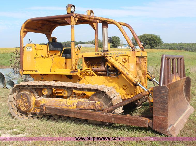 image for item H6838 1972 International TD15 dozer