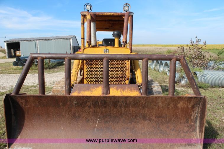 image for item H6838 1972 International TD15 dozer