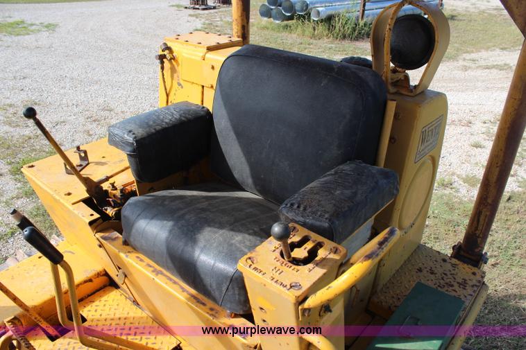 image for item H6838 1972 International TD15 dozer