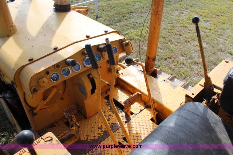 image for item H6838 1972 International TD15 dozer