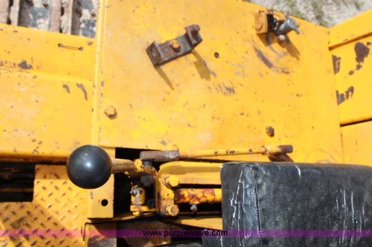 image for item H6838 1972 International TD15 dozer