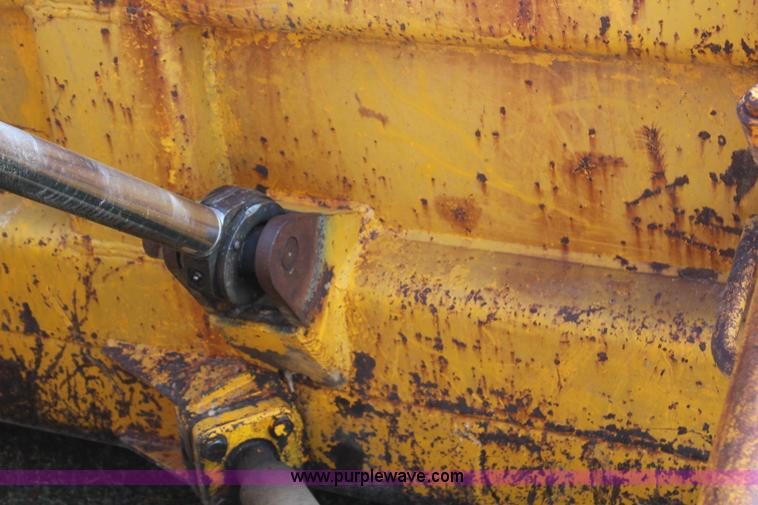 image for item H6838 1972 International TD15 dozer