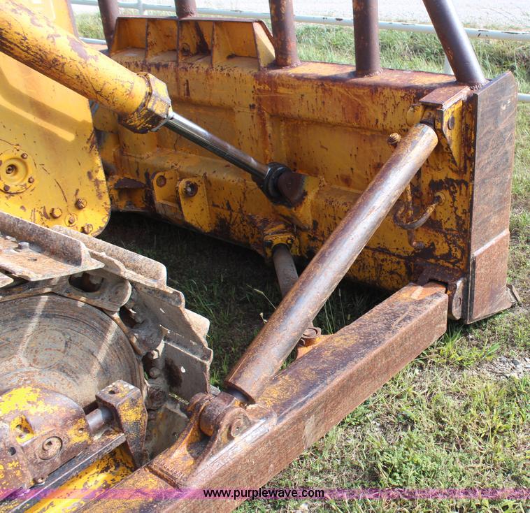 image for item H6838 1972 International TD15 dozer