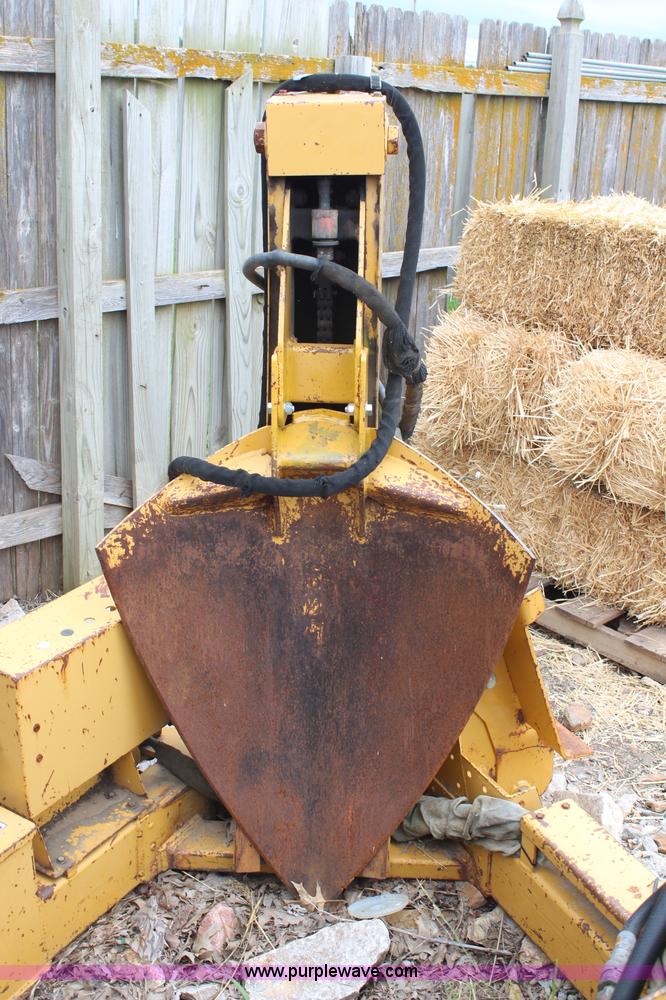 image for item H6851 Vermeer 3300 tree spade skid steer attachment