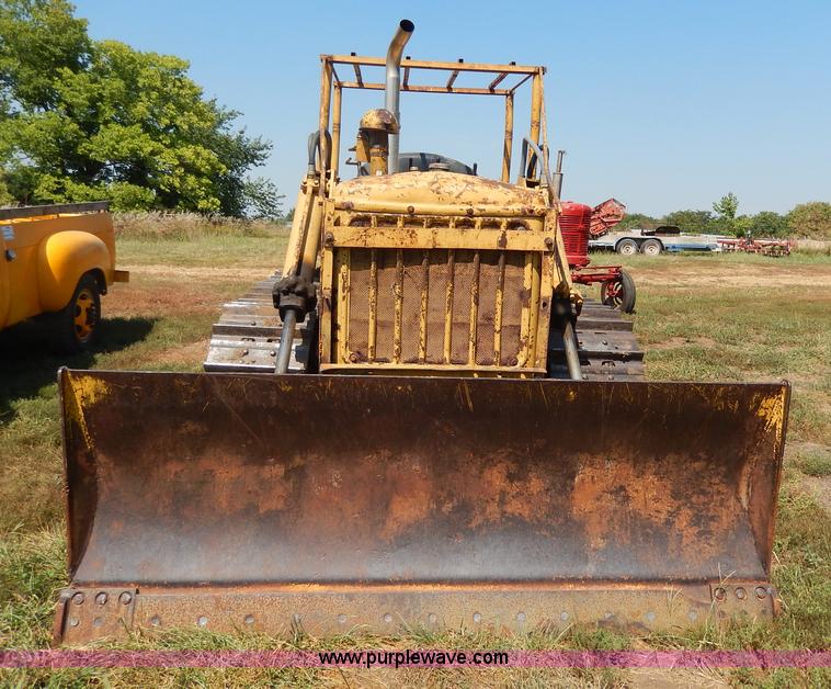 image for item H6867 Caterpillar D6 dozer