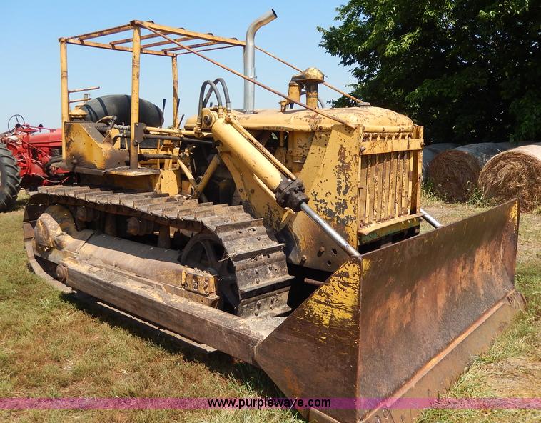 image for item H6867 Caterpillar D6 dozer
