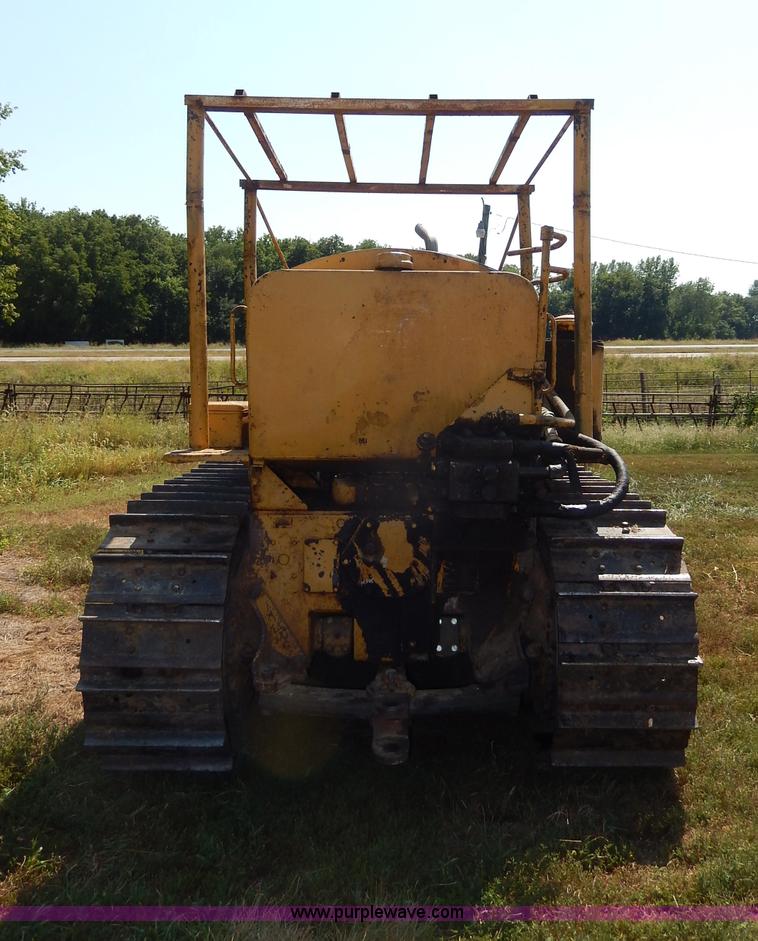image for item H6867 Caterpillar D6 dozer