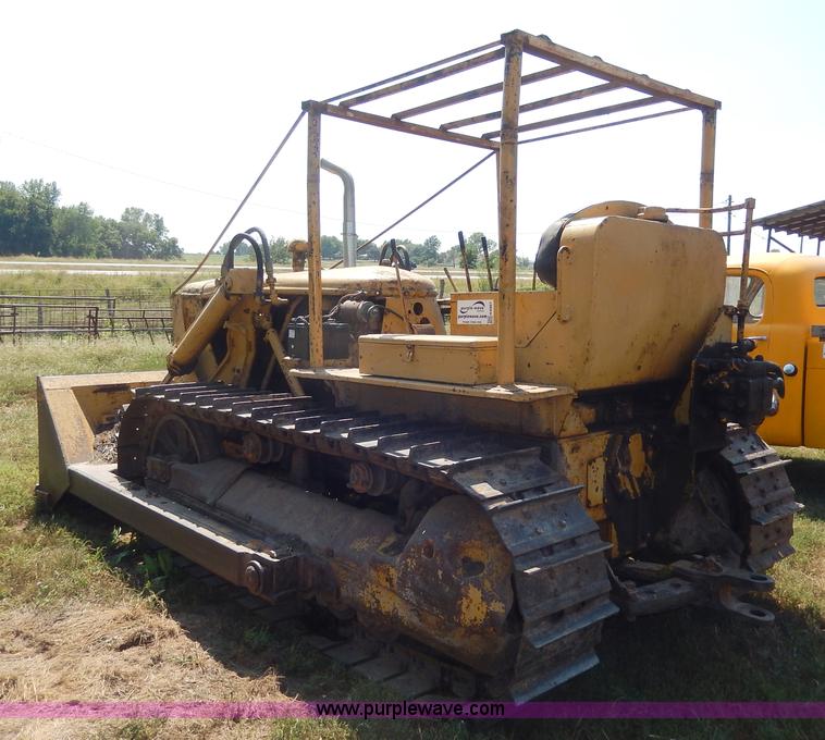 image for item H6867 Caterpillar D6 dozer
