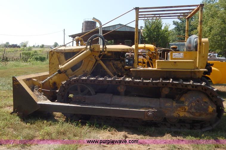 image for item H6867 Caterpillar D6 dozer
