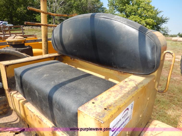 image for item H6867 Caterpillar D6 dozer