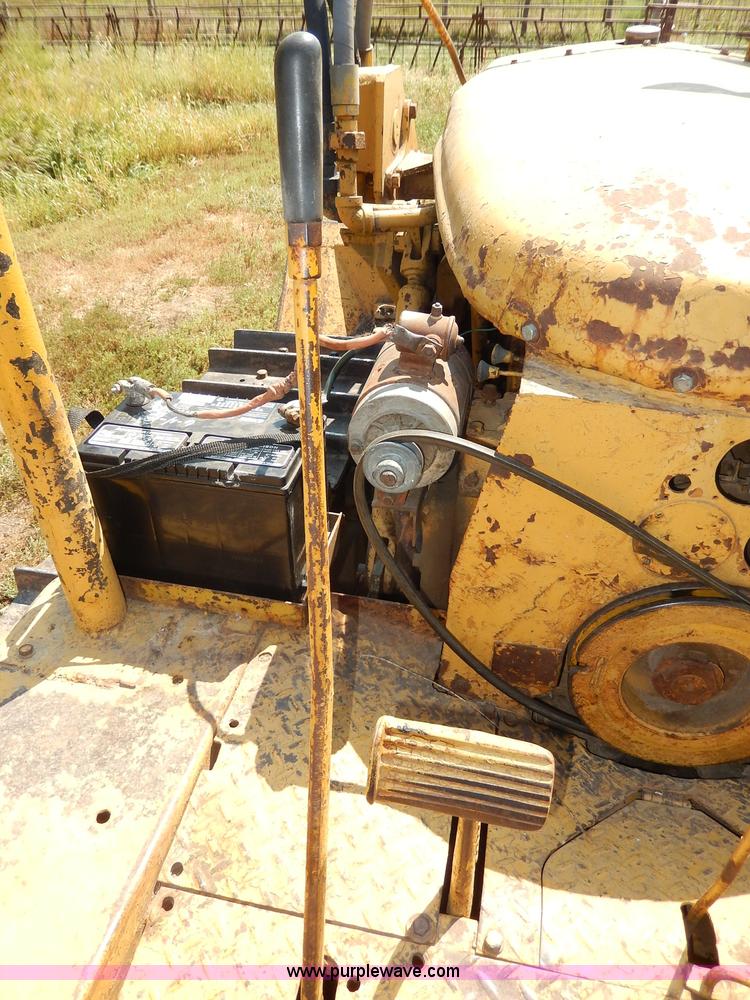 image for item H6867 Caterpillar D6 dozer