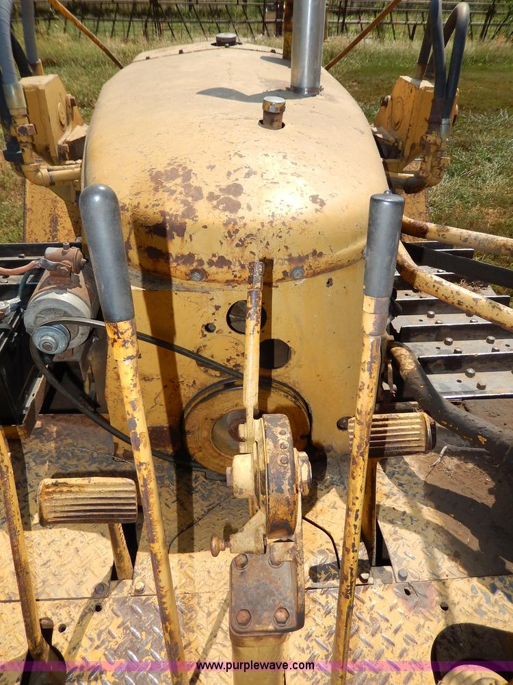 image for item H6867 Caterpillar D6 dozer