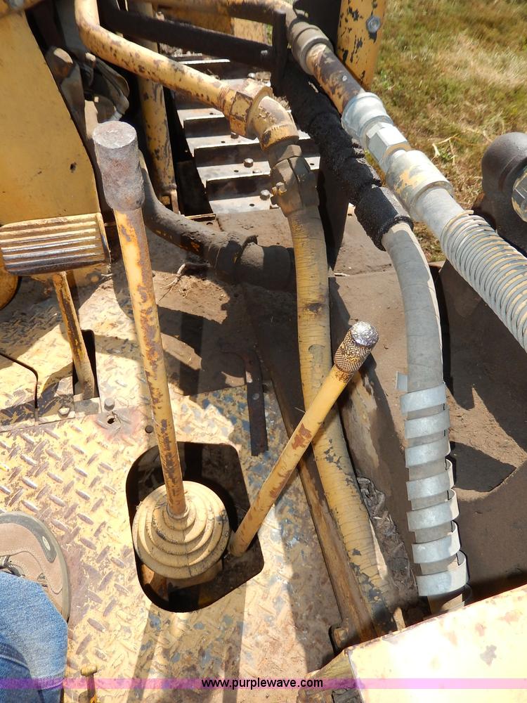 image for item H6867 Caterpillar D6 dozer