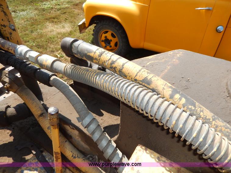 image for item H6867 Caterpillar D6 dozer