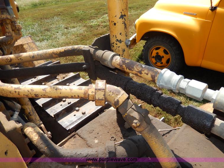 image for item H6867 Caterpillar D6 dozer