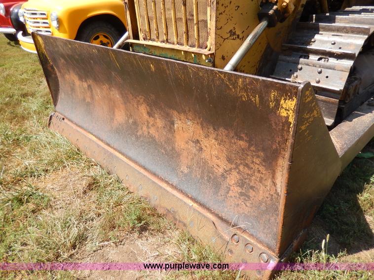 image for item H6867 Caterpillar D6 dozer