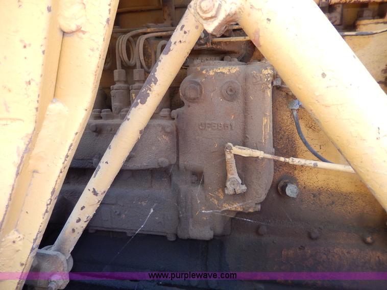 image for item H6867 Caterpillar D6 dozer