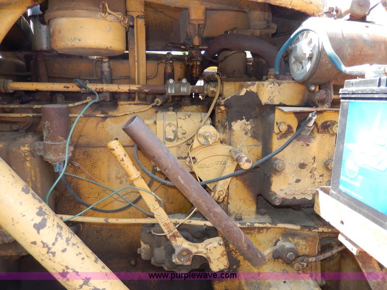 image for item H6867 Caterpillar D6 dozer