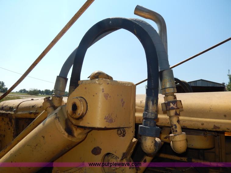 image for item H6867 Caterpillar D6 dozer