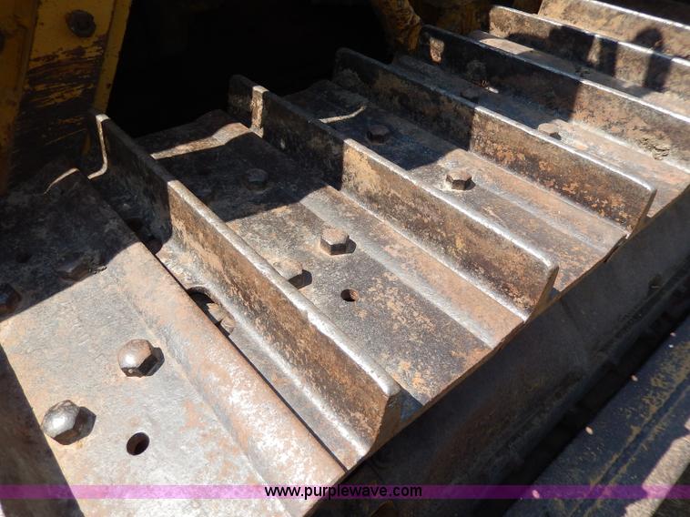 image for item H6867 Caterpillar D6 dozer