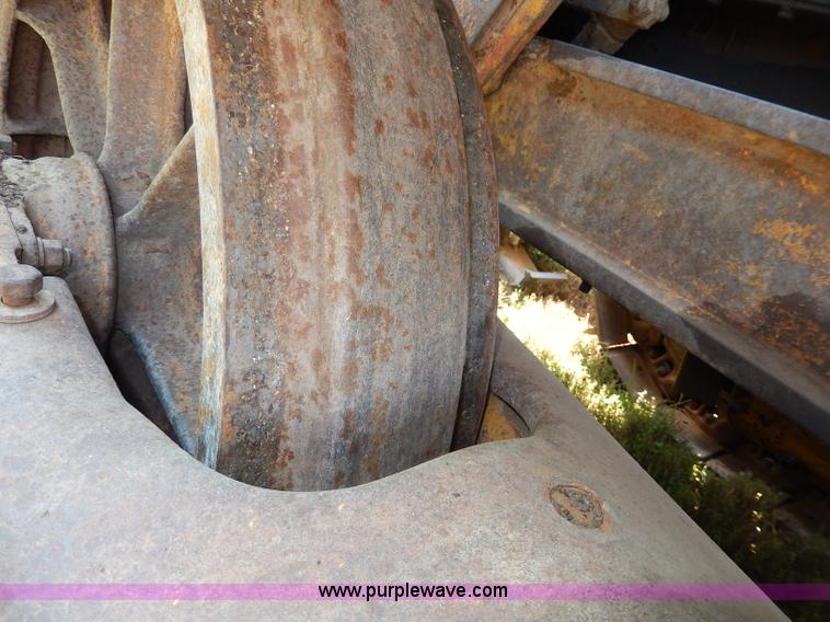 image for item H6867 Caterpillar D6 dozer