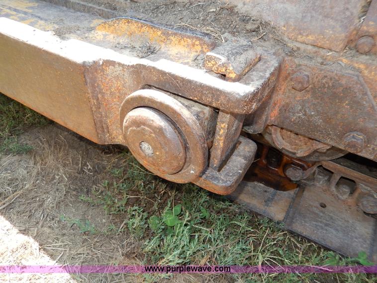 image for item H6867 Caterpillar D6 dozer