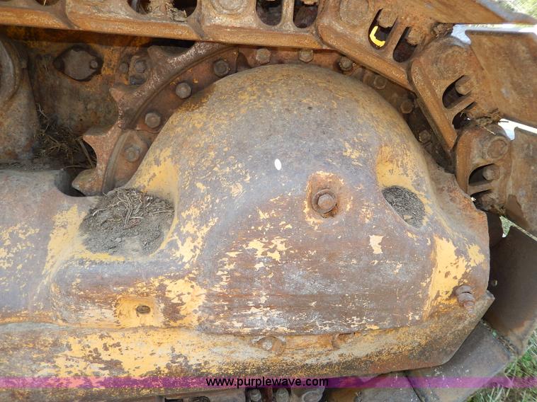 image for item H6867 Caterpillar D6 dozer