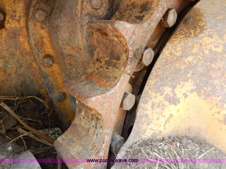 image for item H6867 Caterpillar D6 dozer
