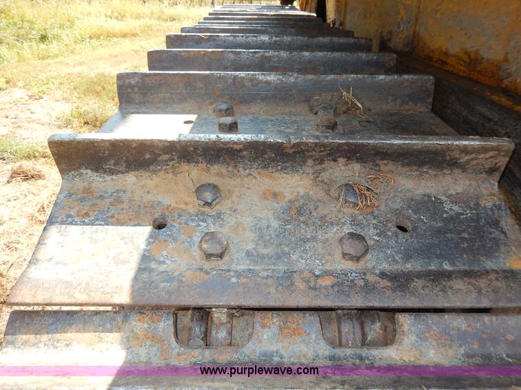 image for item H6867 Caterpillar D6 dozer