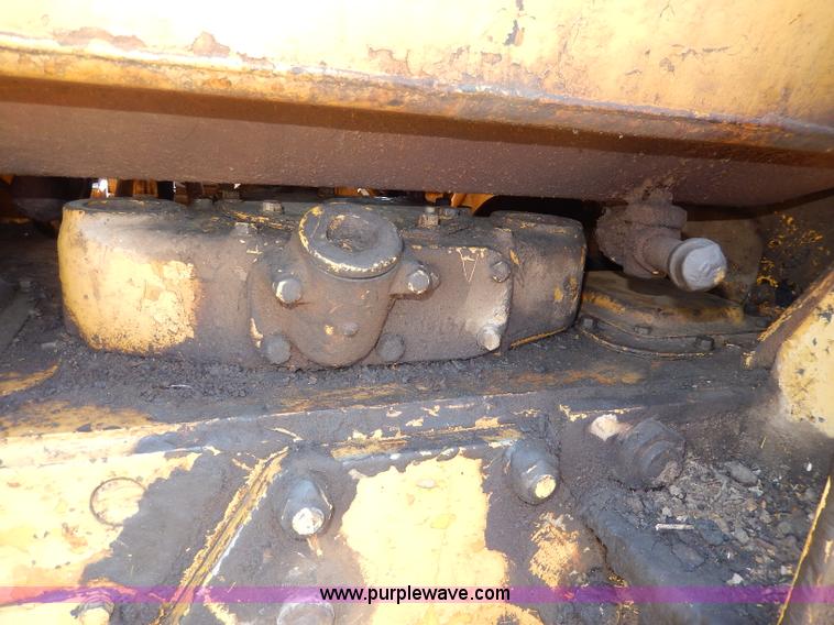 image for item H6867 Caterpillar D6 dozer