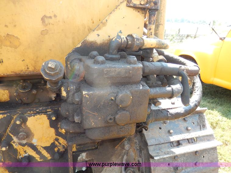 image for item H6867 Caterpillar D6 dozer