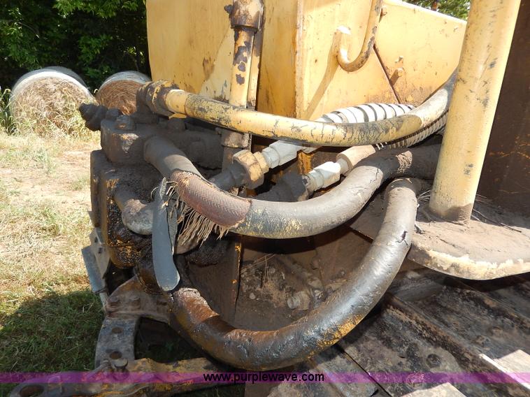image for item H6867 Caterpillar D6 dozer