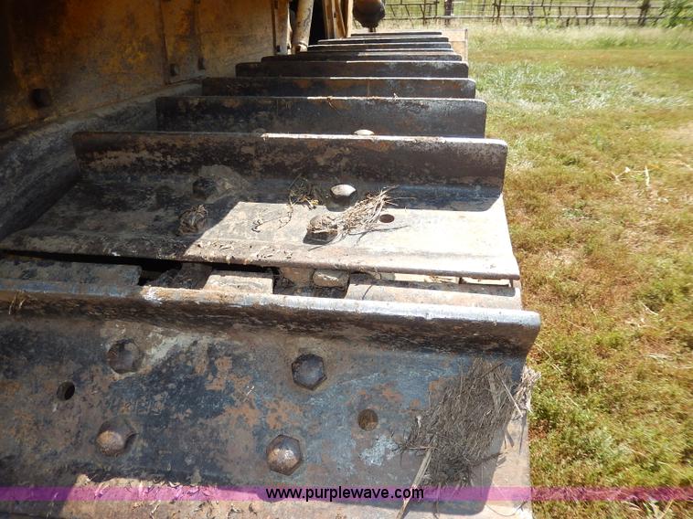 image for item H6867 Caterpillar D6 dozer