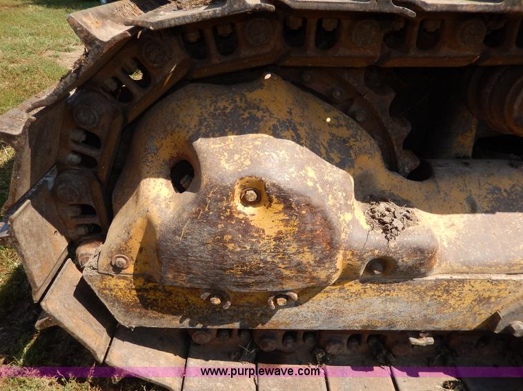 image for item H6867 Caterpillar D6 dozer