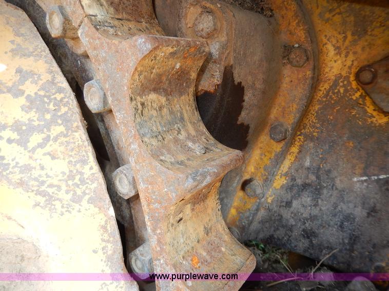 image for item H6867 Caterpillar D6 dozer