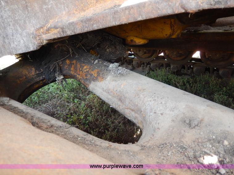 image for item H6867 Caterpillar D6 dozer