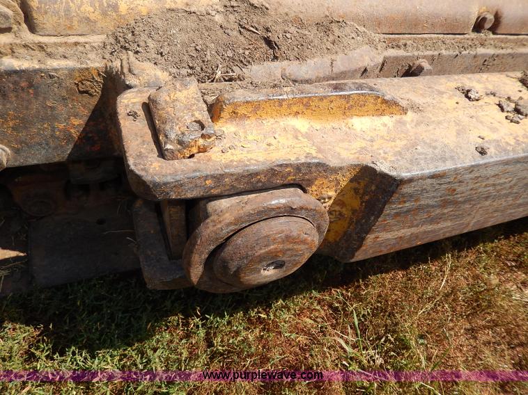 image for item H6867 Caterpillar D6 dozer