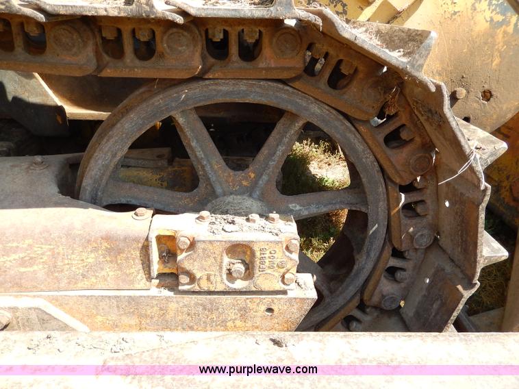 image for item H6867 Caterpillar D6 dozer
